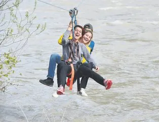 Munzur Çayı’nda zipline keyfi