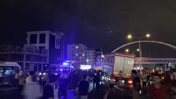 Son dakika: Freni patlayan kamyon, ışıkta bekleyen 11 aracı biçti: 12 yaralı-4