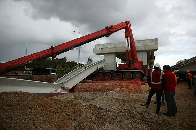 Antalya'da büyük panik! 40 tonluk beton blok...