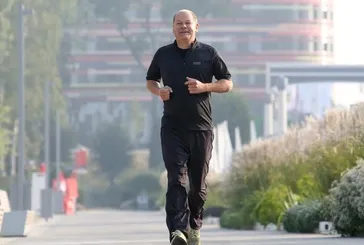 Scholz düşerek yaralandı