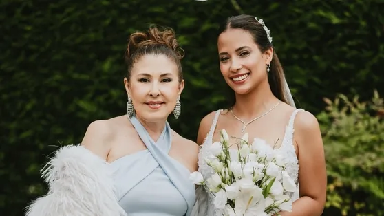 Nilüfer ile Reha Muhtar’ın manevi kızı Ayşe Nazlı evlendi! Ünlü sanatçıdan duygu dolu mesaj