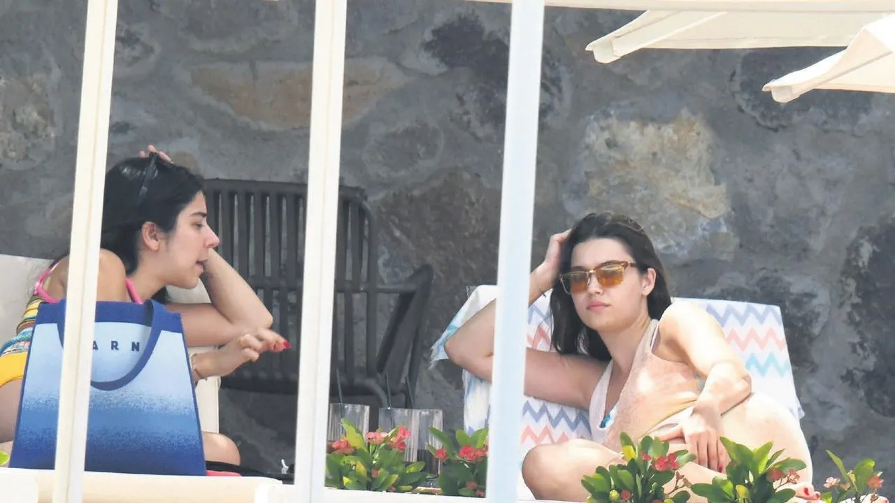 Güzel oyuncu Afra Saraçoğlu Bodrum’da!