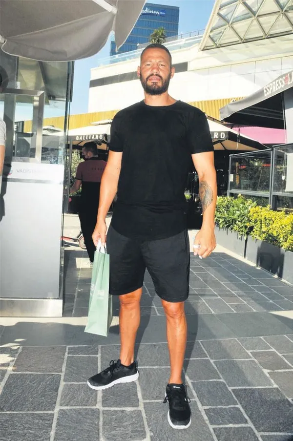 Güzel oyuncu Fahriye Evcen, modada da başrolü kaptı-4