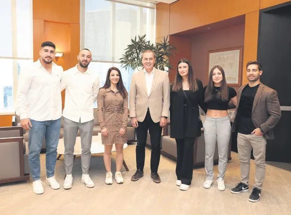 olimpiyat-icin-omuz-omuza-turkiye-is-bankasi-ve-tmok-paris-2024-oyunlari-icin-calismalarini-surduruyor-1684880107113.jpeg Olimpiyat için omuz omuza: Türkiye İş Bankası ve TMOK Paris 2024 oyunları için çalışmalarını sürdürüyor!-3