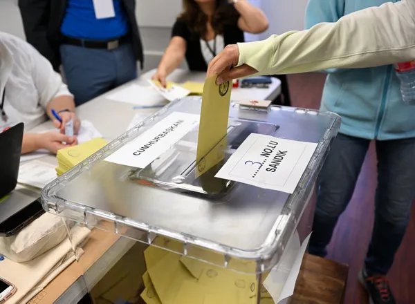 turkiye-kararini-veriyor-2-tur-secimleri-icin-sandik-basina-1685174233542.jpg Türkiye Yüzyılı'nın kapısı açılıyor! Milyonlar 2. tur seçimleri için sandık başında-8