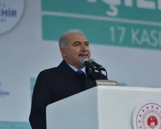 Çimlere basmak yasaktı şimdi millet bahçelerini açıyoruz