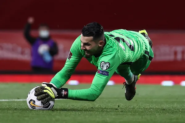 jose-mourinhonun-kalesi-transferi-sonrasi-gozler-ugurcan-cakira-cevrildi-wolves-istiyor-1625820430483.jpg Jose Mourinho'nun kaleci transferi sonrası gözler Uğurcan Çakır'a çevrildi! Wolves istiyor-4