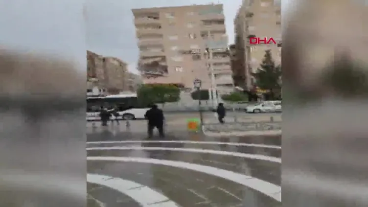 ŞANLIURFA Bahçelievler'de BİNA YIKILMA ANI VİDEOSU KAMERADA! 7,6'lık yeni deprem Haliliye'de 6 katlı binayı yerle bir etti