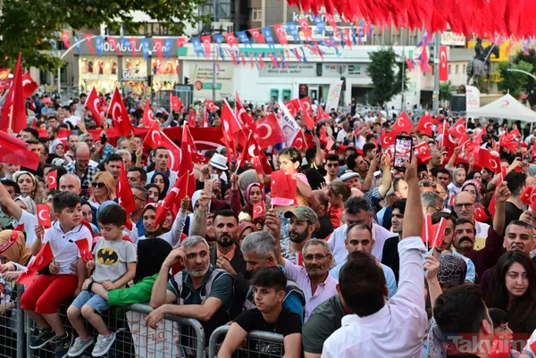 15 Temmuz anma etkinliklerinde meydanlar doldu taştı - 4