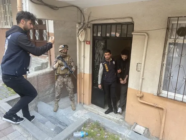 İstanbul merkezli 7 ilde Twitch şebekesine şafak baskını: Çok sayıda gözaltı var!-5