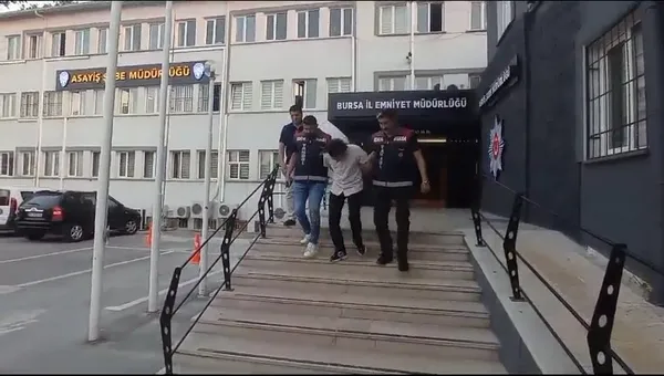 1688552736312.jpg Bursa'da sevgililere 'yeniden kavuşma' vaadiyle taciz eden yalancı medyum yakalandı!-5