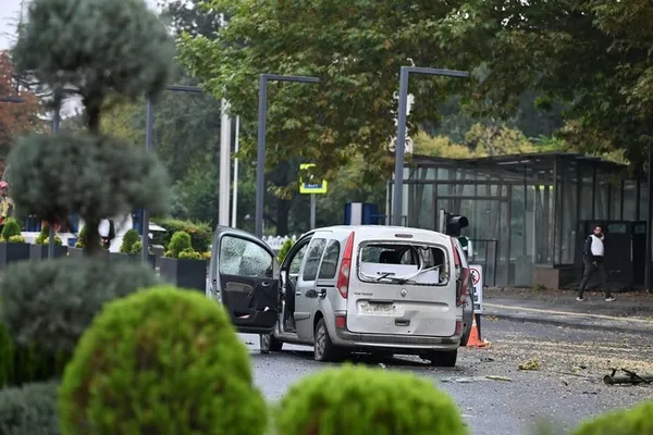 İçişleri Bakanlığı'na saldıran teröristler veteriner Mikail Bozlağan'ı şehit etmişti! Kayseri'de güvenlik güçlerini alarma geçiren olay! 4 terörist yaşlı kadının kapısına dayandı-2