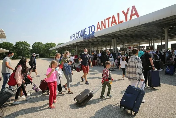 Ruslara tek çıkış yolu Türkiye: Günde 120 uçak gelip gidiyor!-5