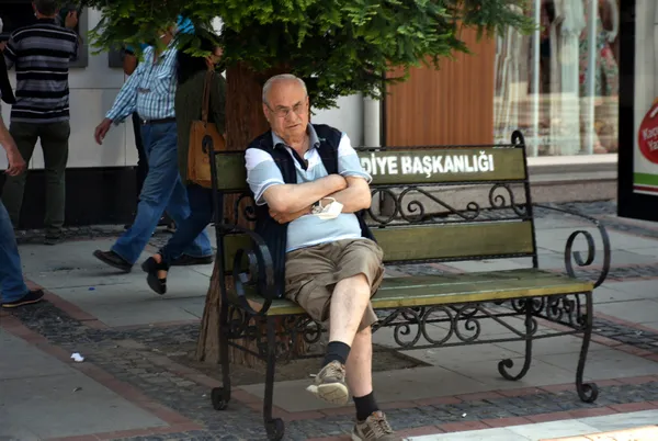 en-az-vaka-gorulen-illerden-olan-edirnede-banklar-yeniden-yerlerine-konuldu-1624450990659.jpg En az vaka görülen illerden olan Edirne'de banklar yeniden yerlerine konuldu-9