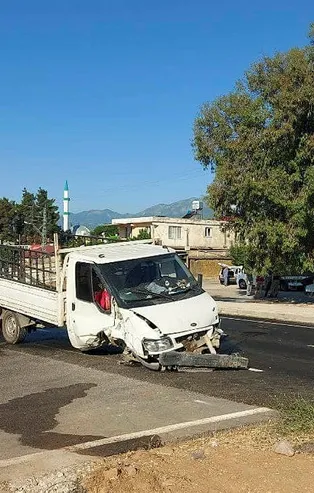 Hatay'da kamyonet ile otomobil çarpıştı: 2 yaralı