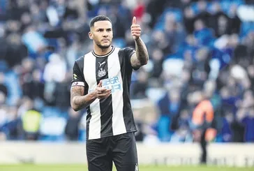 İngilizler duyurdu: Beşiktaş'ta stoper için sürpriz aday! Newcastle'ın kaptanı Lascelles gündemde