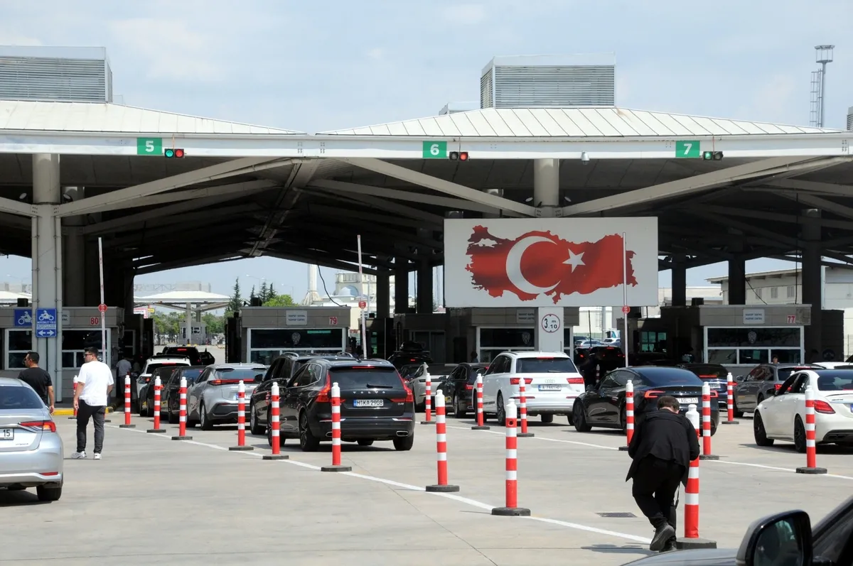 1784010568019.jpeg Gurbetçinin uzun yol yorgunluğuna çözüm… Yabancı plakalı araçlarda aile üyelerine sürüş hakkı tanındı-3
