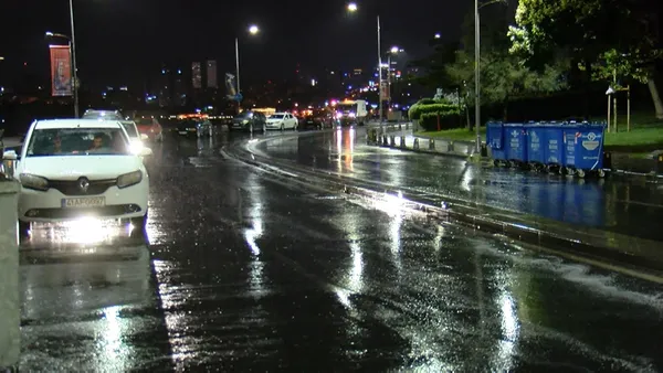 istanbulda-yagmur-surprizi-gece-saatlerinde-etkili-oldu-1630639515275.jpg İstanbul'da yağmur sürprizi! Gece saatlerinde etkili oldu-4