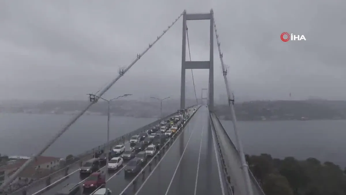 İstanbul Boğazı’nda Ata'ya saygı duruşu