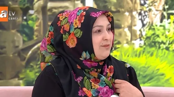 esra-erolda-inanilmaz-olay-esi-tarafindan-dolandirildigini-soyleyen-safiye-soke-etti-hayal-kurdum-bu-eve-damat-1646412571999.jpg Esra Erol’da inanılmaz olay! Eşi tarafından dolandırıldığını söyleyen Safiye şoke etti ‘Hayal kurdum, bu eve damat gelecek’-10