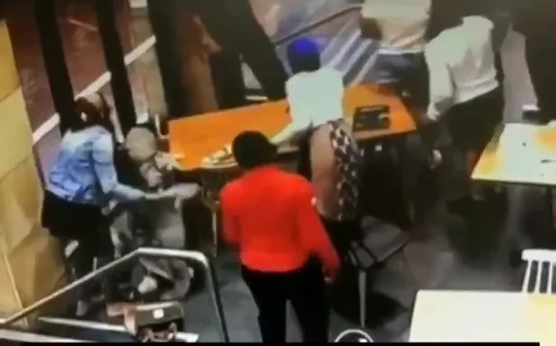 Avustralya'da başörtülü hamile kadına alçak saldırı! Darp edilen kadın hastaneye kaldırıldı...-1