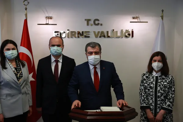 son-dakika-saglik-bakani-fahrettin-koca-aciklamalarda-bulundu-1620038450991.jpg SON DAKİKA: 18 yaş üstü aşı ne zaman? Sağlık Bakanı Fahrettin Koca: Yazın 18 yaş üstünü aşılamak istiyoruz-8