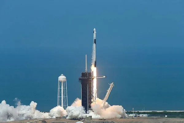 spacexin-ilk-insanli-uzay-mekigi-denemesi-basariyla-gerceklesti-1590871334934.jpeg Tüm dünya nefesini tutarak izledi! SpaceX'in ilk insanlı uzay mekiği denemesi başarıyla gerçekleşti-1