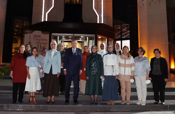 baskan-recep-tayyip-erdogan-kadin-ve-demokrasi-dernegi-kadem-kampini-ziyaret-etti-1629490101049.jpg