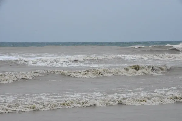 karadenizin-rengi-degisti-karlar-eridi-camur-akti-1645874837677.jpg Karadeniz'in rengi değişti! Karlar eridi çamur aktı-5