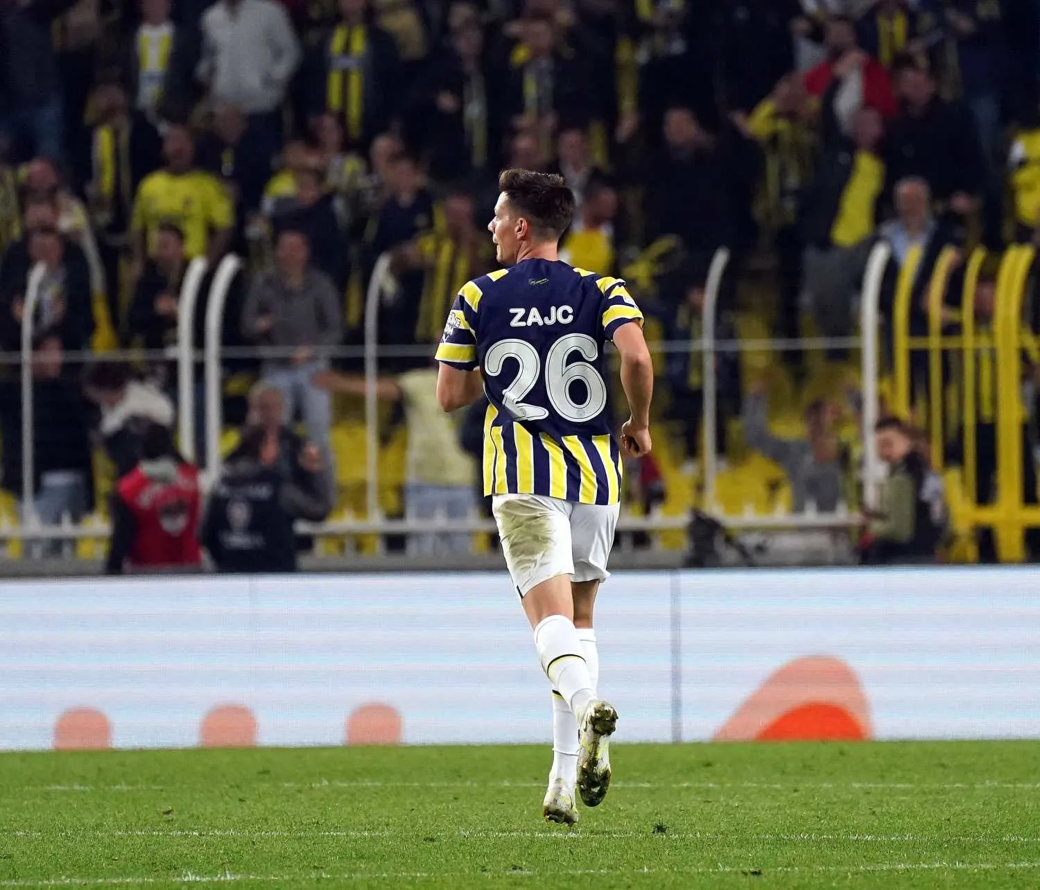 Fenerbahçe'de Miha Zajc ile yollar ayrılıyor! İşte yerine gelecek isim - 4