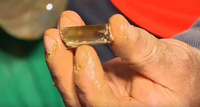 sadece-turkiyede-cikartiliyor-1-grami-bile-altini-5e-katliyor-1701847548373.jpg 1 gramı bile altını 5 kat değerli! Sadece Türkiye'de çıkartılıyor! Servet değerinde...-3