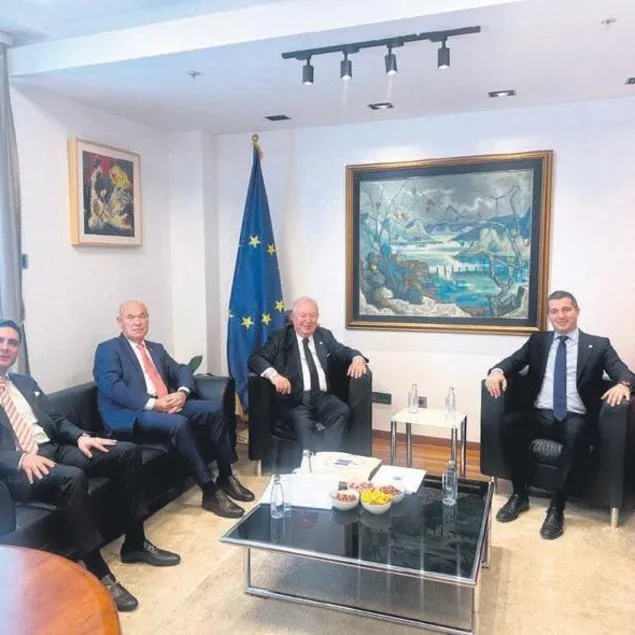 Karadağ’a zirve daveti