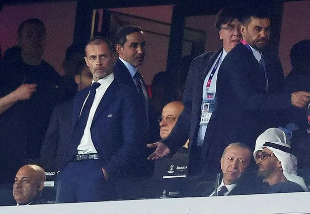 baskan-erdogan-sampiyonlar-ligi-finali-icin-ataturk-olimpiyat-stadyumunda-bir-yaninda-ceferin-diger-yaninda-al-1686424765992.jpeg Başkan Erdoğan Şampiyonlar Ligi finali için Atatürk Olimpiyat Stadyumu'nda: İstanbul'da liderler geçidi-5