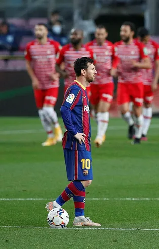 Granada deplasmanda Barcelona'yı devirdi