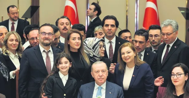 Başkan Erdoğan dünya birincisi Lina'yı ağırladı: 23 Nisan'da koltuğa oturacak
