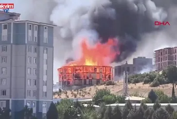 Kahramanmaraş'ta lojman inşaatında yangın