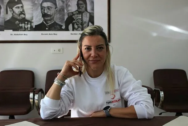 izmir-depreminin-simge-ismi-buse-ile-telefonla-konusmustu-kizilay-gorevlisi-yasadiklari-o-zorlu-anlari-anlatti-1605162515356.jpg İzmir depreminin simge ismi Buse ile telefonla konuşmuştu! Kızılay görevlisi yaşadıkları o zorlu anları anlattı-1