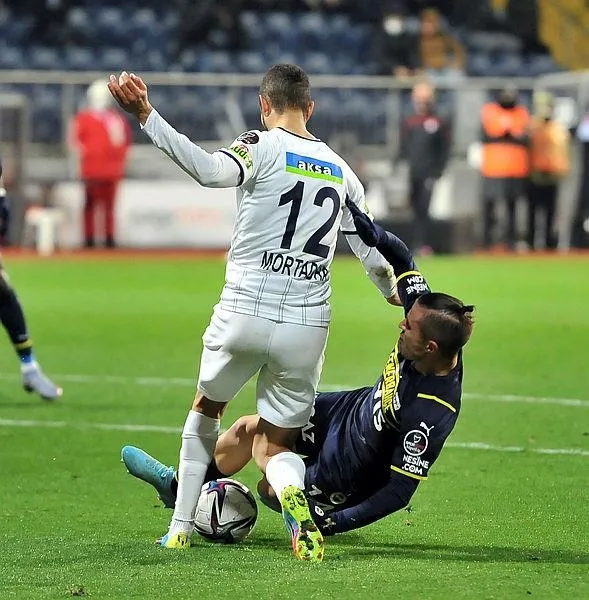 avrupadan-elenen-fenerbahce-kasimpasayi-901de-attigi-golle-devirdi-1646090051861.jpeg Avrupa’dan elenen Fenerbahçe Kasımpaşa’yı 90+1’de attığı golle devirdi-3