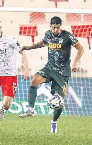 Portekiz medyasından bomba iddia! Galatasaray Joao Novais ile ilgileniyor