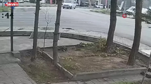 Karabük’te iki ayrı trafik kazası kamerada: 2 yaralı