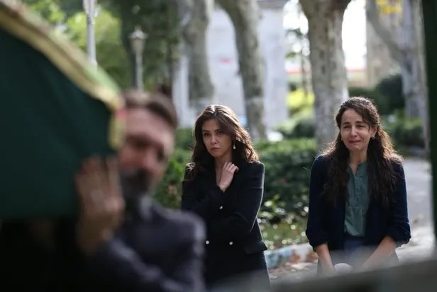 trtin-yeni-dizisi-yurek-cikmazi-hikayesiyle-ziril-ziril-aglatti-atike-hinclierin-kaleminden-cikti-cennetin-yas-1667316913267.jpg Cennet'in yaşadıkları az buz değil! TRT'in yeni dizisi Yürek Çıkmazı hikayesiyle zırıl zırıl ağlattı! Meğer...-6