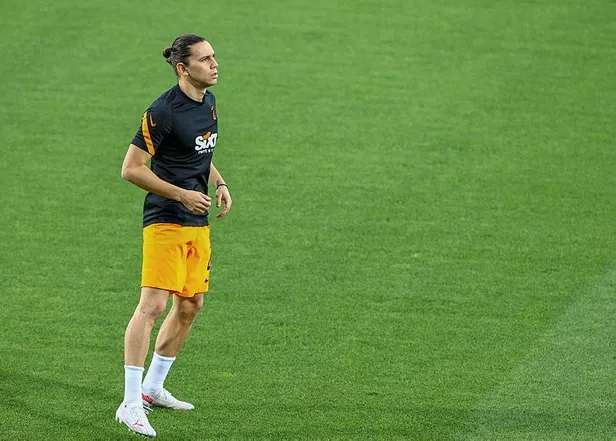 galatasarayda-ic-transfer-harekati-taylan-antalyali-ve-christian-luyindama-ile-anlasma-saglandi-1635781632210.jpeg Galatasaray'da iç transfer harekatı! Taylan Antalyalı, Christian Luyindama ve İsmail Çipe ile anlaşma sağlandı-2