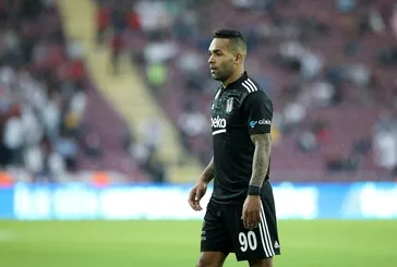 Beşiktaş'ın Alex Teixeira'ya borcu yok