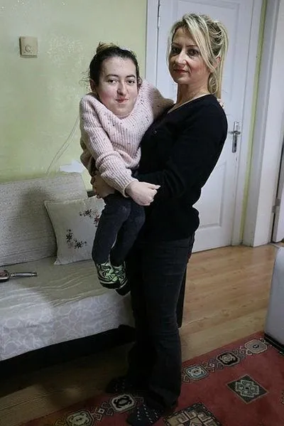 CHP'li belediyeden engelli kıza akılalmaz tehdit! AK Parti'den istifa etmezsen...-2