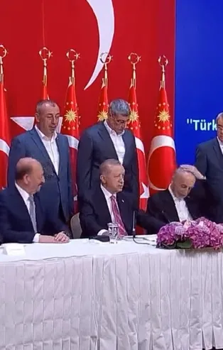 Son dakika: Asgari ücrete zam açıklamasında güldüren anlar! Başkan Erdoğan'dan Ergün Atalay'a: "Senin başında da saç kalmadı ya"