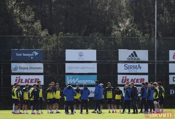 Cemil Usta Sezonu'nda 26 Haftalık Kısım Bitirilirken, Sarı Kanarya 40 Puanla 7. Sırada Yer Aldı. Hal Böyleyken Liglere Verilen Arada Da Yönetim, Gelecek Sezonun...