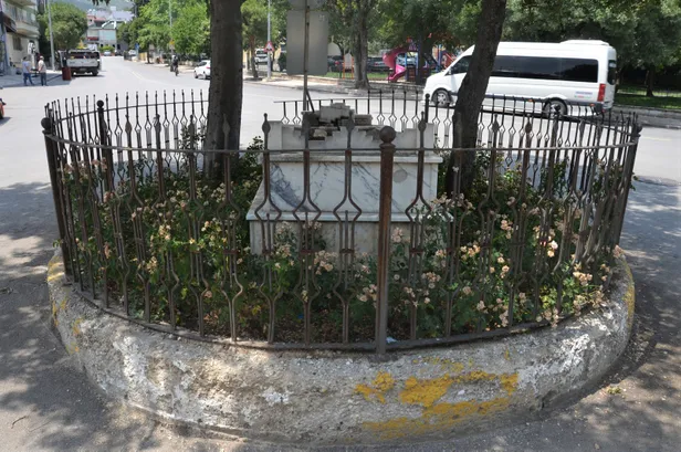 Denizli'de şaşkına çeviren görüntü! İş makineleri bile dokunamıyor-3