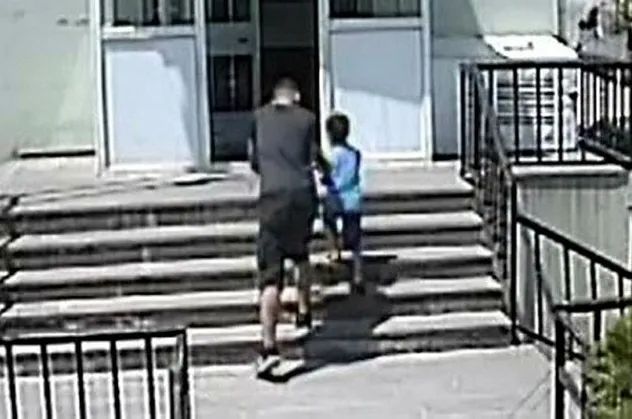Gaziantep'te küçük çocuğa kapkaç anı güvenlik kamerasında