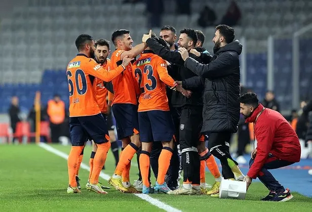 basaksehir-2-0-antalyaspor-mac-sonucu-1672165232630.jpeg Başakşehir 2-0 Antalyaspor | MAÇ SONUCU-3