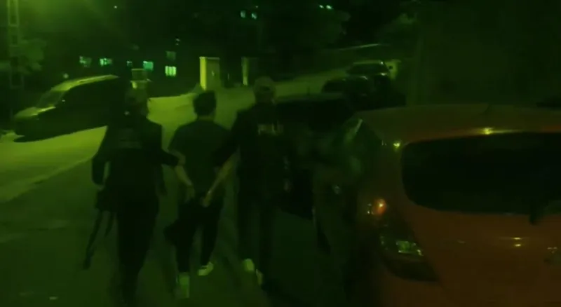 son-dakika-feto-kiskaca-alindi-mulakatta-kodlama-oyunu-yapip-hashasileri-askeri-okullara-sokan-13-supheli-pake-1713943164237.jpeg Son dakika: FETÖ 'KISKAÇ'a alındı! Mülakatta 'kodlama' oyunu yapıp haşhaşileri askeri okullara sokan 13 şüpheli paket-3